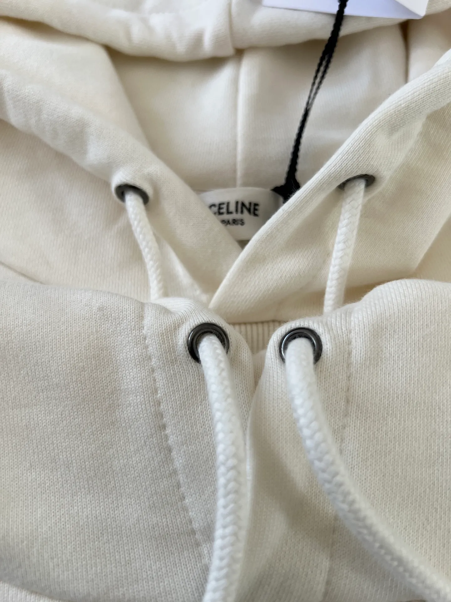240💰 (women's style) Celine, a luxury brand from France, expresses the fashion industry's connection between culture and sports, represents a new lifestyle, and has won the favor of trendy high-end people with its excellent quality and outstanding style.  2025 new CELINE SAINT-TROPEZ resort-style sports and casual hooded sweatshirt, casual and loose tailoring, gender-neutral, very representative milky white color, inspired by Saint-Tropez, the famous seaside resort in southern France, promotes an exclusive cultural atmosphere, eye-catching and large CELINE word mother, below are the small letters SAINT-TROPEZ, which are all made of dark blue flocking technology. The letters are printed in a hollow shape and given an old and dilapidated effect. The retro atmosphere comes to the face, integrating nautical style and leisure vacation style, creating a hooded sweater that is both luxurious and trendy. 430g cotton terry, custom made in white, size SML 160cm or so, weight 80-100 jins S 165cm or so, weight 100-120 jins M 170cm or so, weight 120-140 jins L